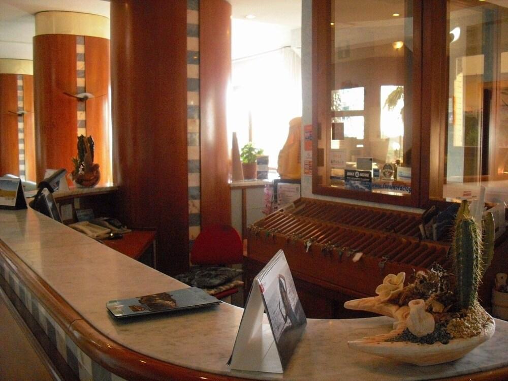 פורטופראיו Hotel Villa Padulella מראה חיצוני תמונה